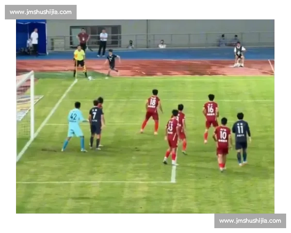 苏超赛场惊现 “钢铁战队”:机器人裁判与球形战警重塑赛事生态